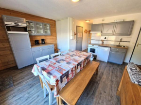 Appartement 3 Pièces + Cabine 8/10 Pers. - Cœur de Station, Proche Pistes et Commerces, 55m² - FR-1-265-191